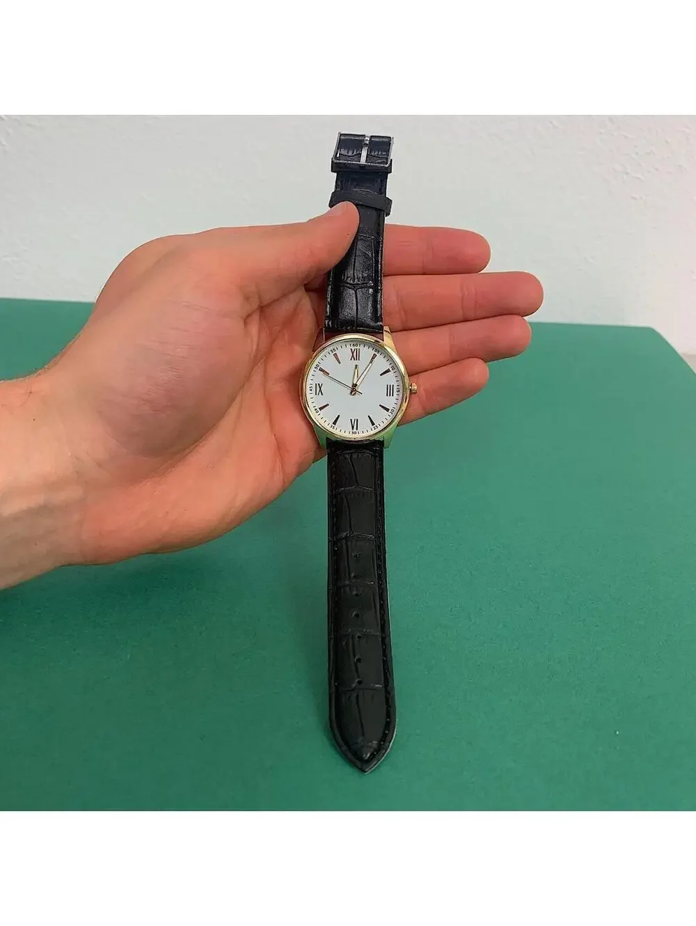 Minimalistic Black essential vintage 90s style gold and leather style band